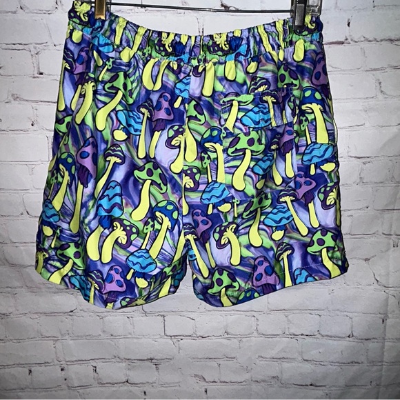 iHeartRaves MUSHROOM BRAIN CAMP SHORTS size M - Picture 3 of 7